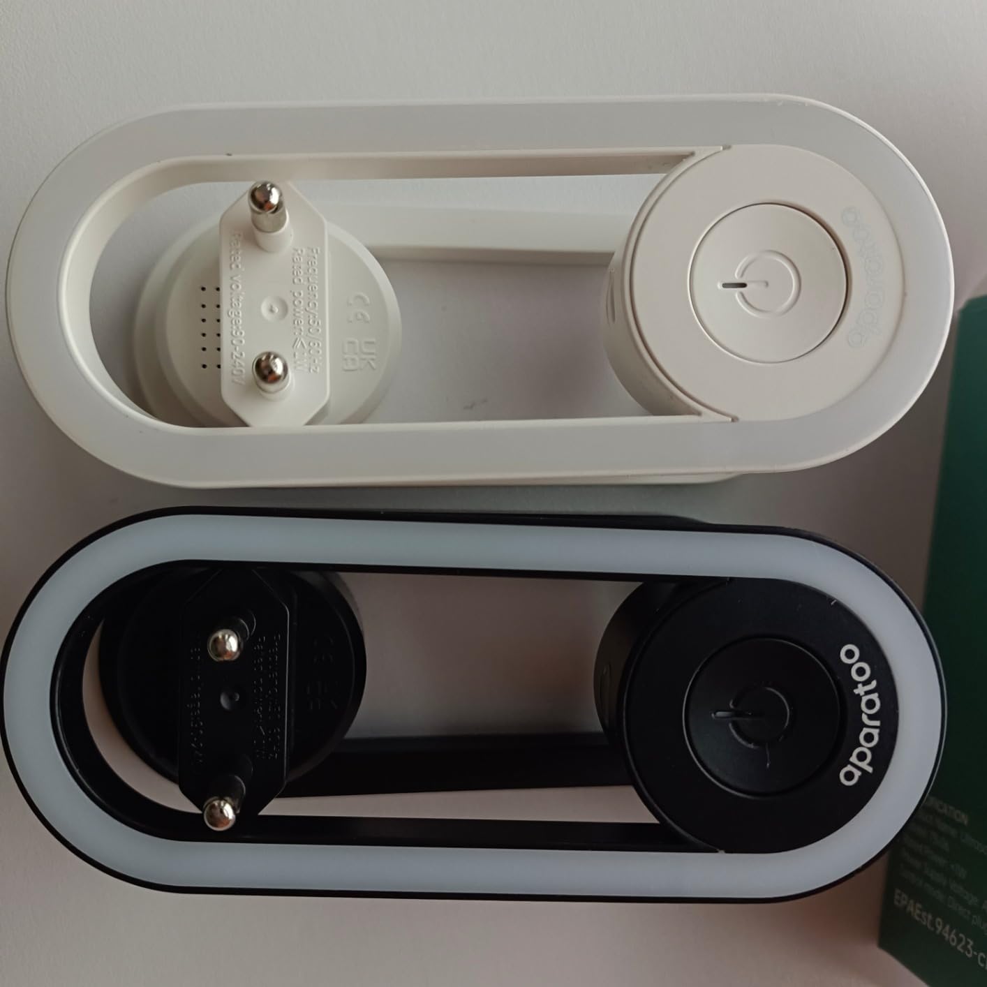 Dispositivo repellente elettronico contro insetti e roditori.