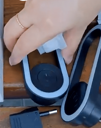 Dispositivo repellente elettronico contro insetti e roditori.