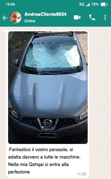 Parasole auto in tessuto resistente per proteggere dal sole e dai raggi UV.