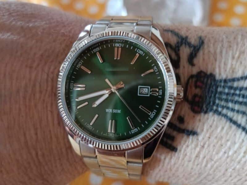 Orologio da uomo con quadrante verde e cinturino in acciaio inox.