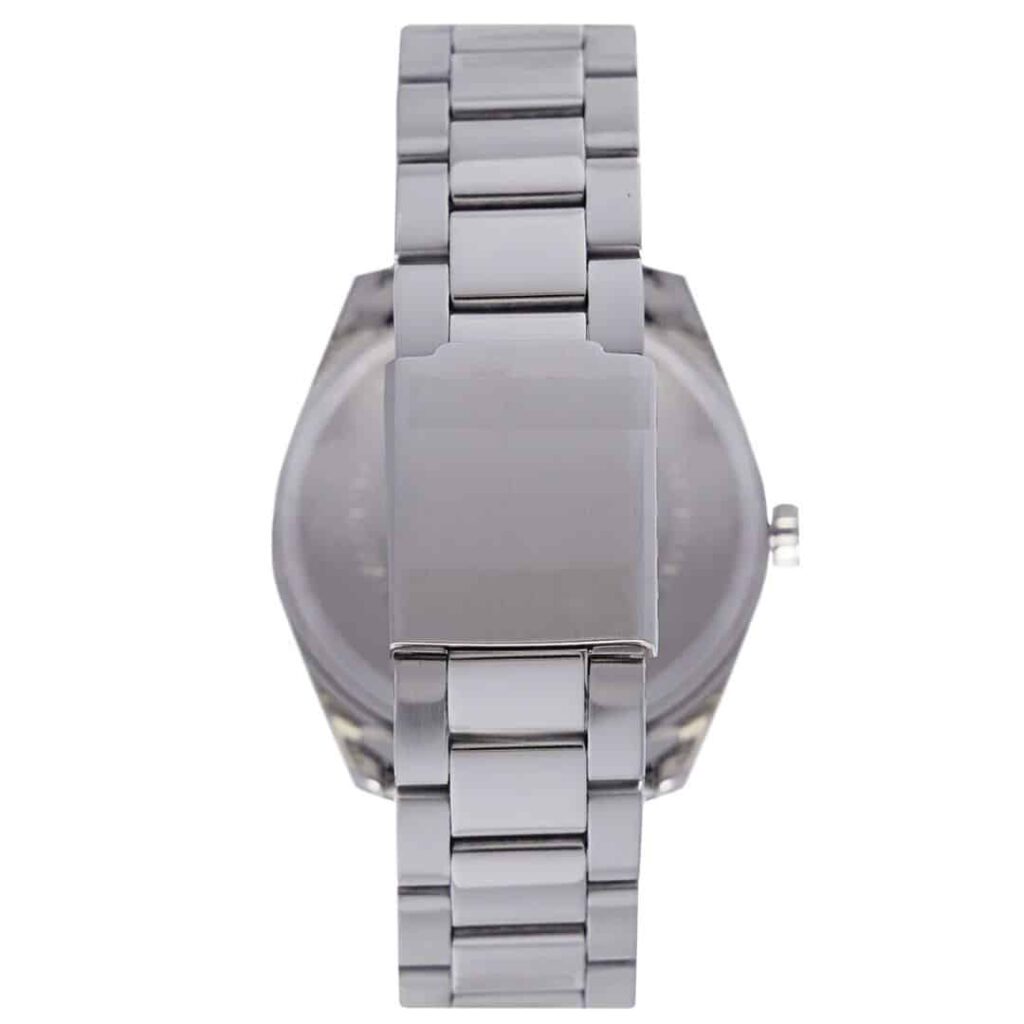 Orologio da polso in acciaio con cinturino metallico lucido.